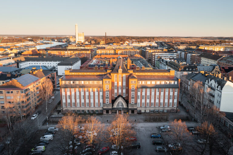 Drönarfoto över St Olofsskolan i Norrköping